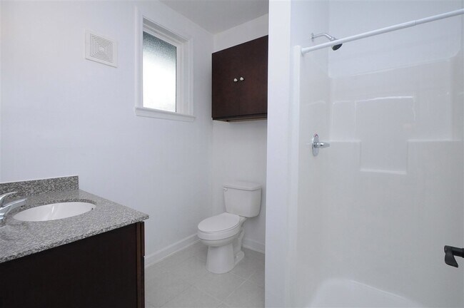 Building Photo - 528 E Parkway N Unit 15