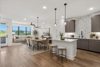 Building Photo - 315 Holton Dr