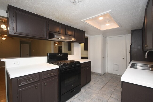 Building Photo - 510 Chambly Dr