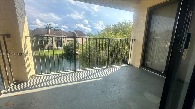 Building Photo - 9999 Summerbreeze Dr