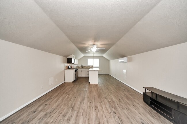 Building Photo - 2009 Amado Ln