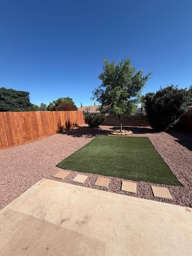 Building Photo - Updated 2 Bedroom 2 Bath with Office Near Fort Huachuca