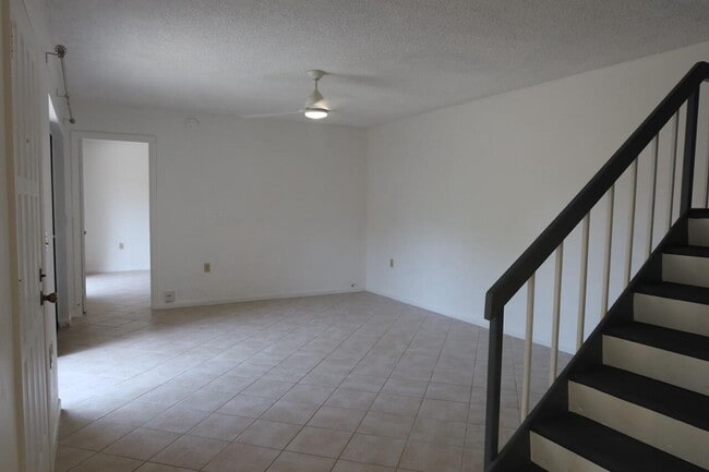 Building Photo - 507 5th Ln