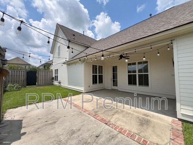 Building Photo - 1271 Rockport St