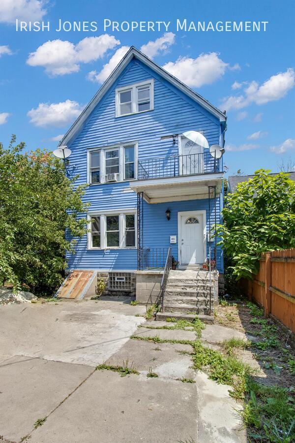 Building Photo - 381 Fargo Ave