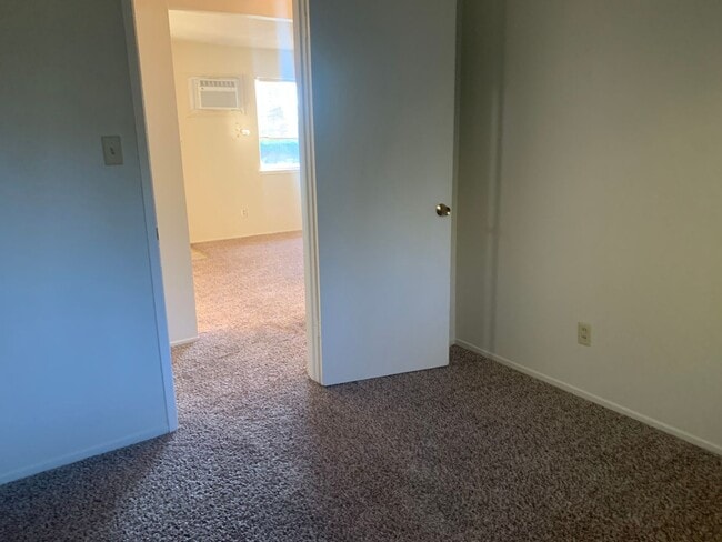 Building Photo - 2868003/60