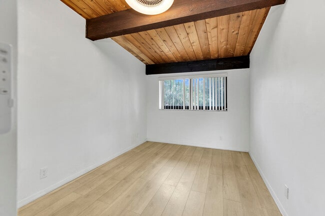 Building Photo - 720 E Coco Plum Cir