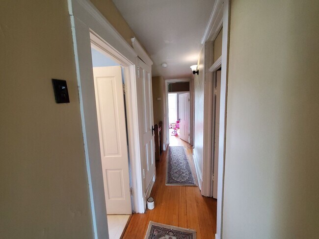 Building Photo - AVAILABLE May 2026 - Wonderful 4 Bedroom House - 2 Car Garage