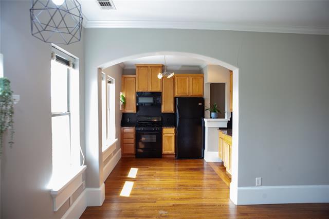 Building Photo - 5347 Lewis St