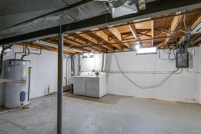 Building Photo - 18W269 Kirkland Ln