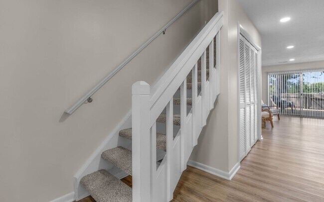 Building Photo - READY NOW!! 3-Bedroom Townhome w/Attached Garage! Golf Course Views - Pet Friendly - All Appliances!