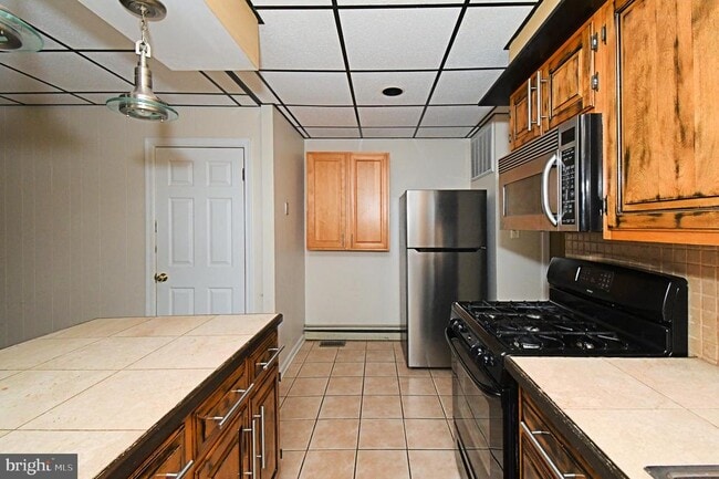 Building Photo - 470 Emmett St