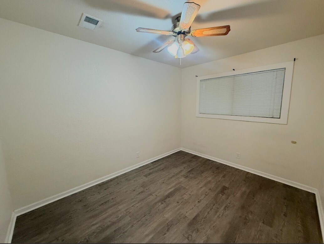 Building Photo - 3158 El Capitan Ave