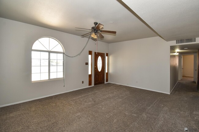 Building Photo - 143 S Sunset Ave