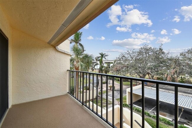 Building Photo - 7550 Sunshine Skyway Ln S