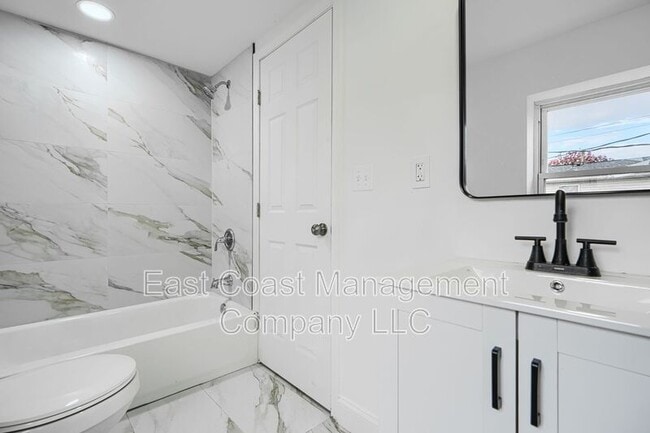 Building Photo - 515 Archer St