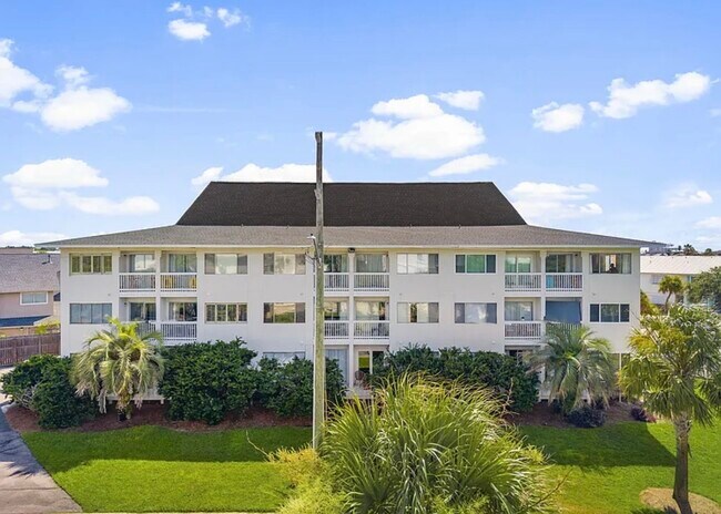 Building Photo - 485 Gulf Shore Dr