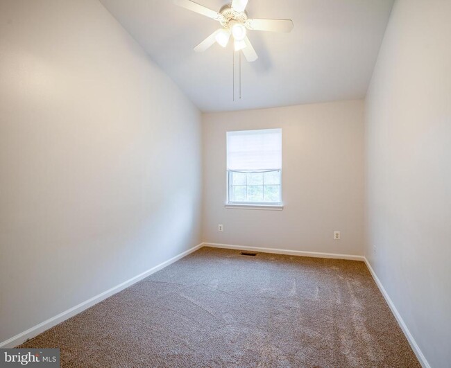 Building Photo - 8501 Blue Bird Woods Ct
