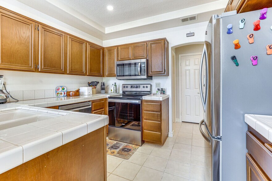 Building Photo - 29695 Circle R Greens Dr