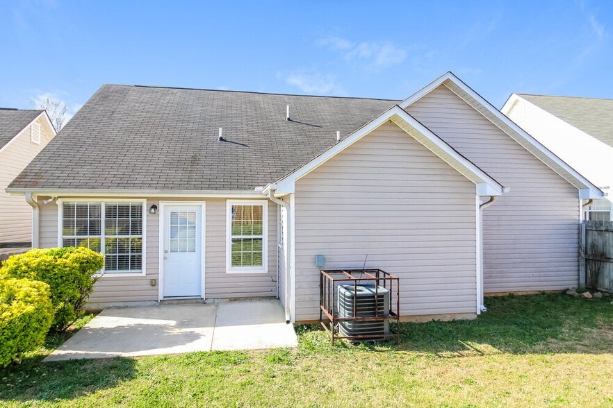 Building Photo - 1810 Midcourt Way