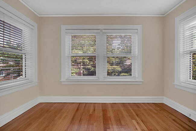 Building Photo - 7050 Amherst Ave