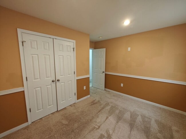 Building Photo - 5 Bedroom home in Henrico