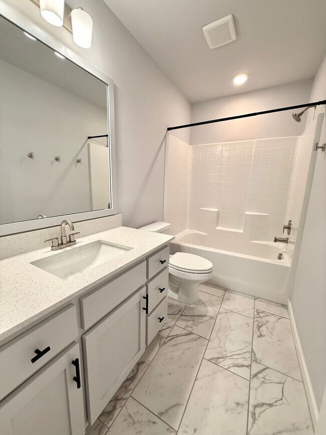 Building Photo - **Gorgeous Newer Build! 3 Bed 2 Bath**