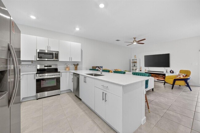 Building Photo - 26437 SW 149th Ave