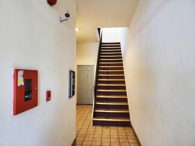 Building Photo - 3 bedroom in San Francisco CA 94117