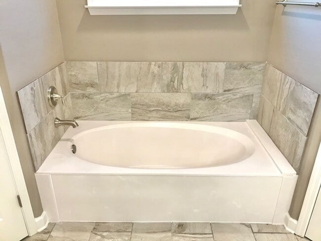 Building Photo - ShinaultCove4067