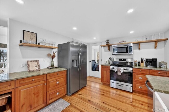 Building Photo - 322 NY-94