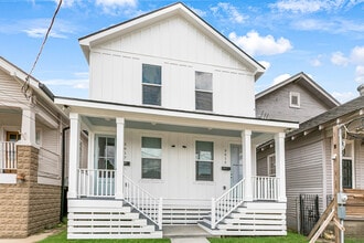 Building Photo - 3015-17 Burdette