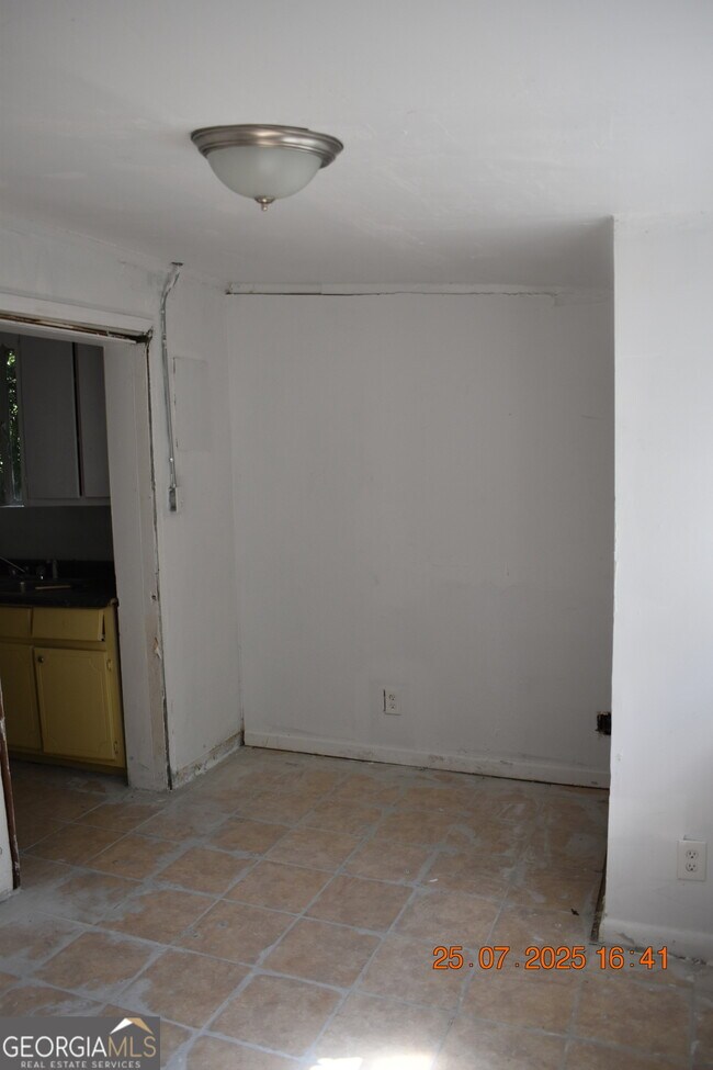 Building Photo - 1083 Nassau Pl