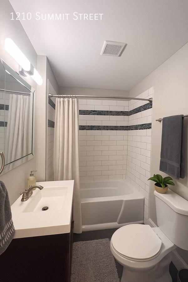 Building Photo - 1210 Summit St