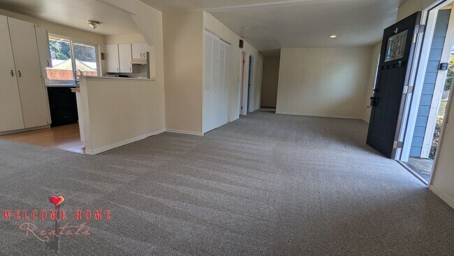 Building Photo - 910 Gregory Way SE