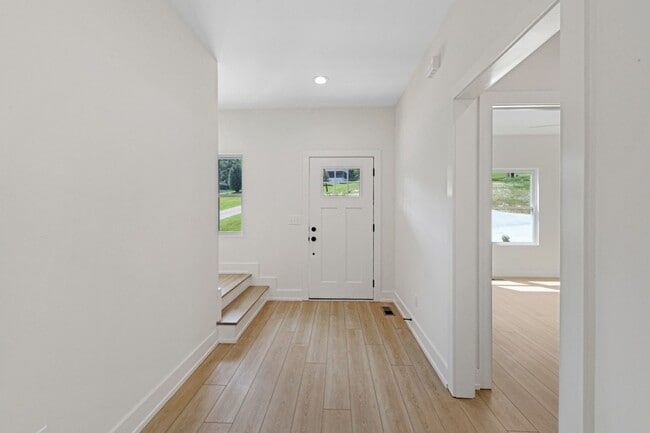 Building Photo - 1008 Fontaine Dr