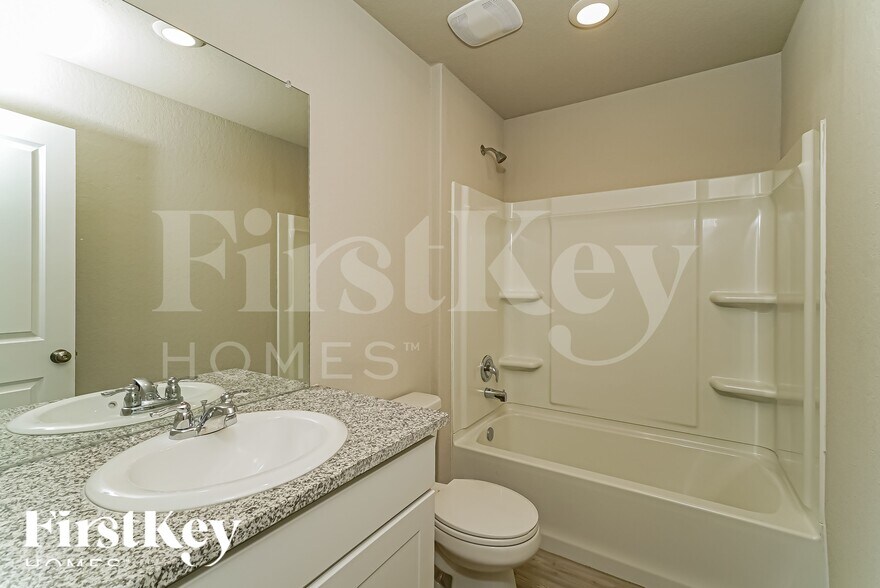 Building Photo - 10707 Prusiner Dr