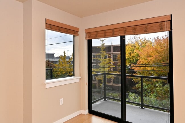 Building Photo - Modern & Spacious 2+ Bedroom/3.25 Bath Vie...
