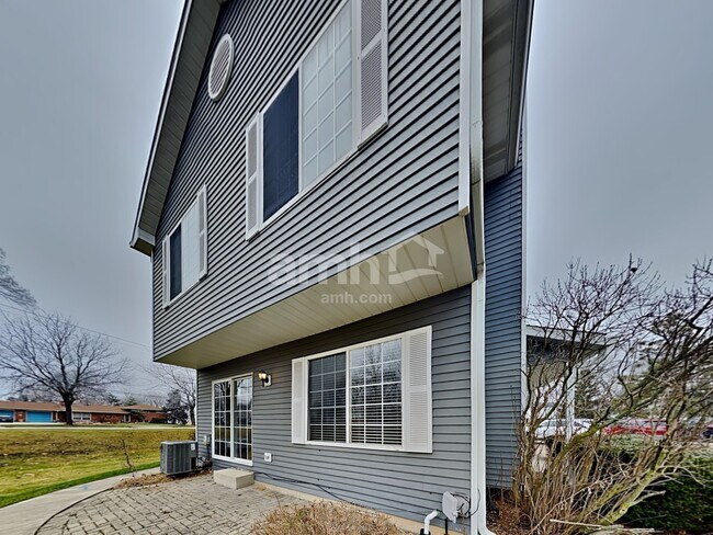 Building Photo - 1608 Bridle Post Drive Unit 10A