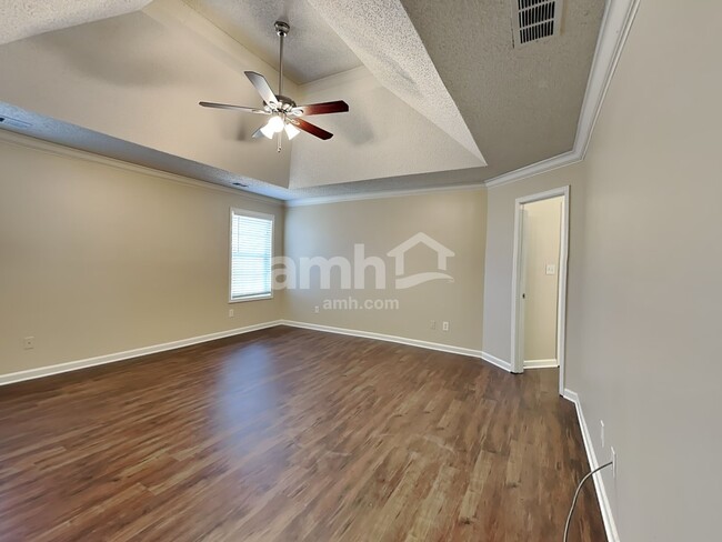 Building Photo - 212 Thorncrest