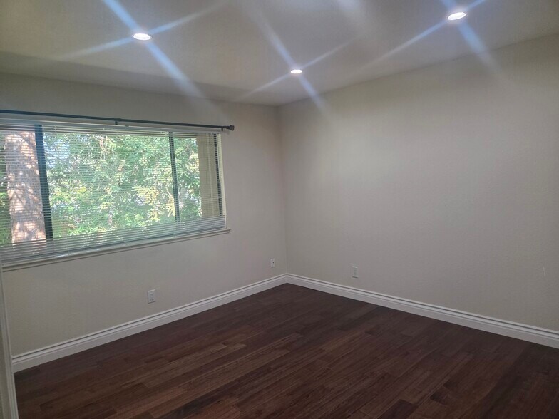 Building Photo - 5440 Makati Cir