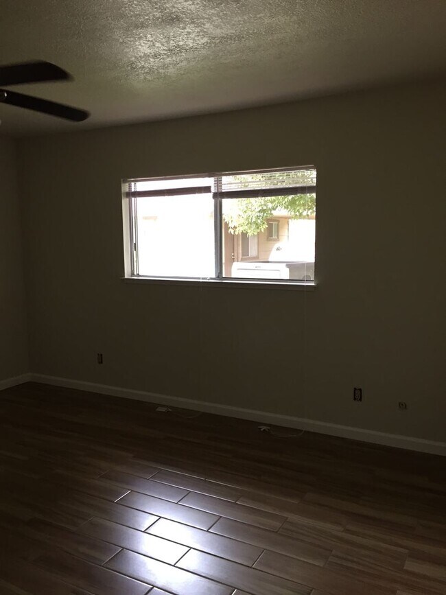 Building Photo - 407/409E. Alexander