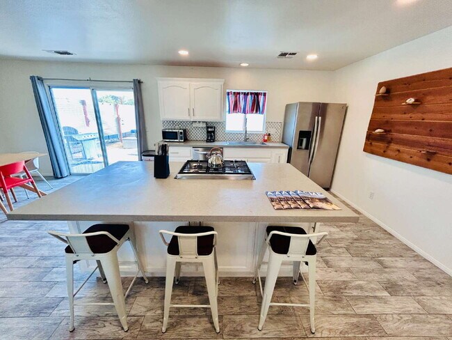 Building Photo - Charming 3 Bedroom House with Pool in Friendly Hills, Joshua Tree