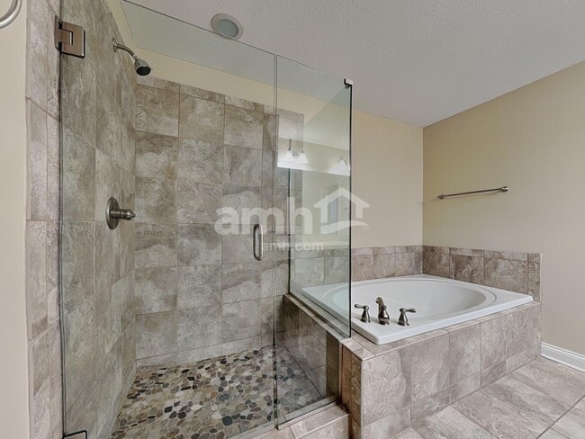 Building Photo - 3419 Greentree Ln