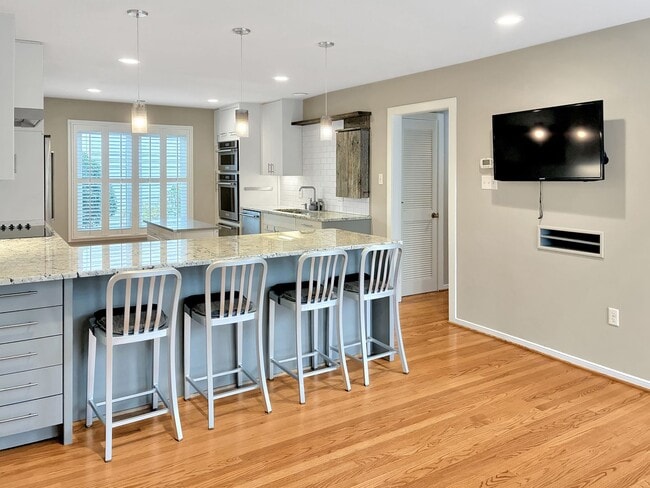 Building Photo - Recently Remodeled 3 bed 3 bath in Tuckahoe!