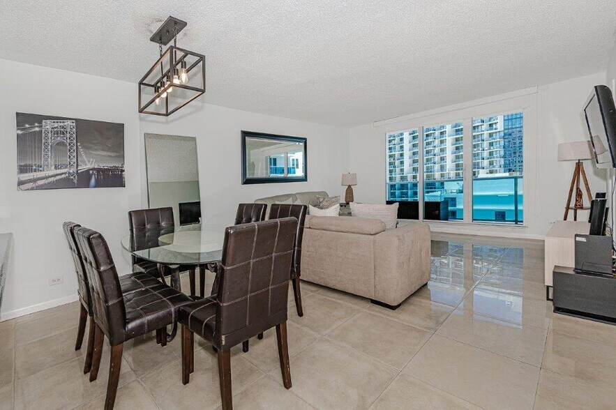 Building Photo - 2301 Collins Ave