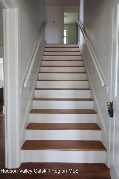 Building Photo - 16 Maple St