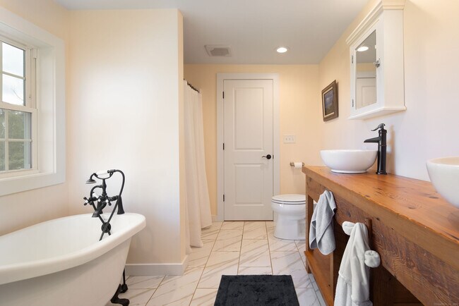 Building Photo - 41 Loon Meadow Dr