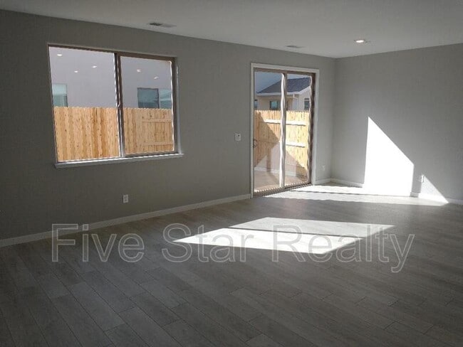 Building Photo - 5668 Cobbler Ln