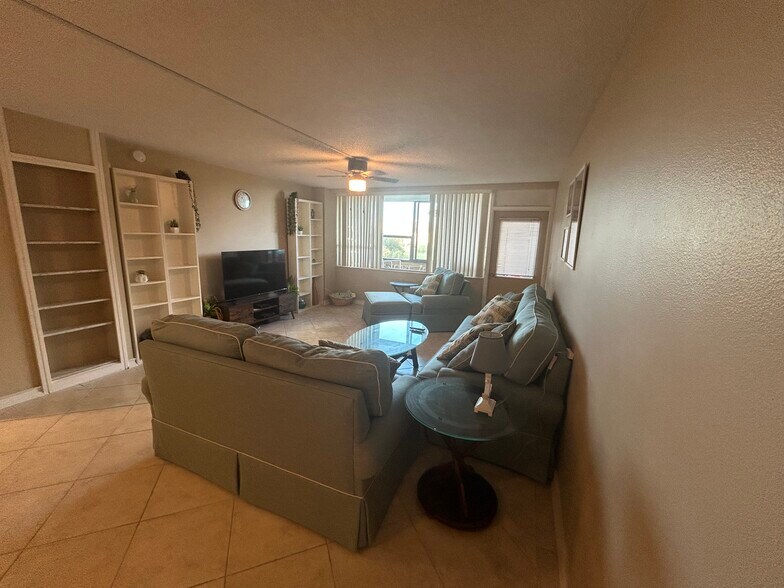 Building Photo - 2621 Cove Cay Dr